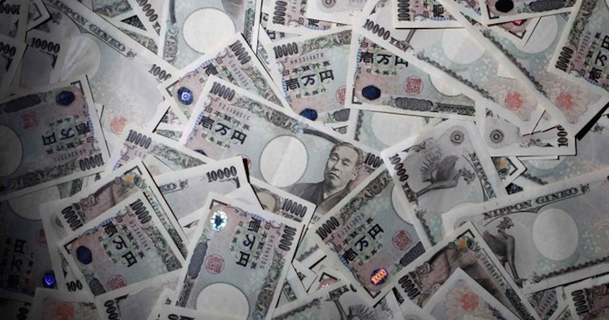 長期金利が過去最低更新、日銀マイナス金利深掘り警戒再浮上