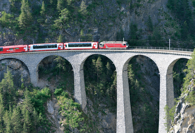 鉄道で700kmを巡るグランドトレインツアー【スイス編 vol.05】8時間の氷河急行の旅