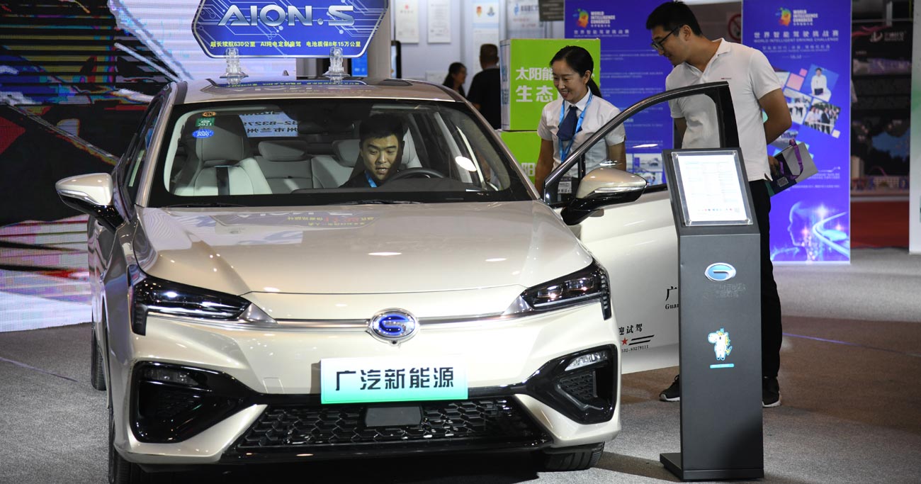 日本電産、下方修正しても車載モーターに巨費を投じる永守会長の勝算