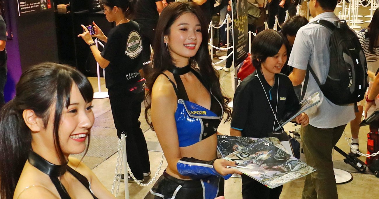 カメラ小僧が暴走！盗撮写真がアダルトサイトに…イベントコンパニオンが耐える「エグすぎるセクハラ」