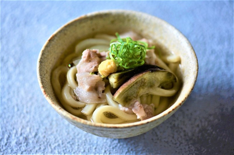 【カンタンなのに料亭風！ レンチンレシピ】うどんと相性バツグン！とろとろになったなすがたまらない