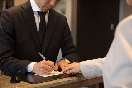 立派な受付を設けても、スタッフのスキルが低ければ、会社の印象は下がります