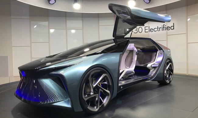 東京モーターショーに出展した、「LF-30 エレクトリファイド」