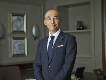 セントレジスホテル大阪・福永健司総支配人に聞く<br />「本物志向の男性向けにユニークな企画を展開していく」