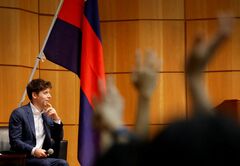 バイデン氏の生成AI体験「驚きと不安」 側近と議論