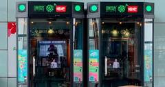 「QRコードすり」で思わぬ犯罪の被害者に？後ろからコードを読み取られ…