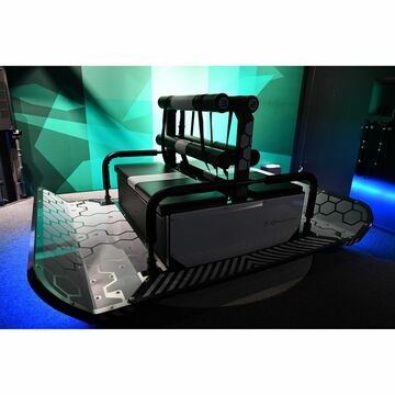 「右、やっぱ左！」激流をワイワイ4人で下るVR ZONEの「ラピッドリバー」