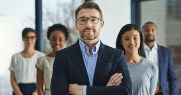 三流リーダーは「権力」で人を動かそうとし、二流は「コミュニケーション」で人を動かす。では、一流は?
