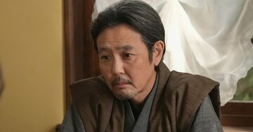 熱々のミルクを吹き出す岡部たかし！舌をヤケドしたような演技が細かくて最高〈ばけばけ第117回〉