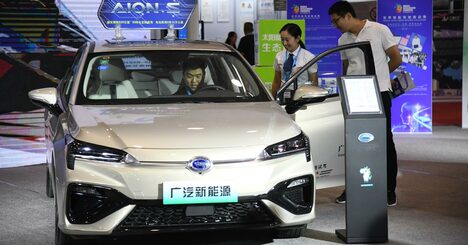 日本電産、下方修正しても車載モーターに巨費を投じる永守会長の勝算