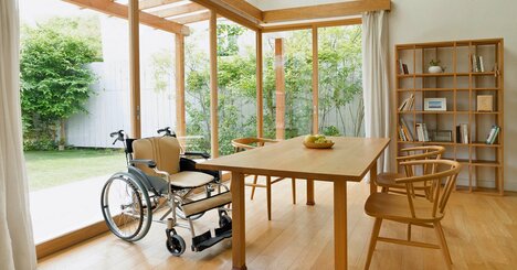 妻が薬害で要介護に…年収1000万円の59歳夫が「退職して介護に専念」はアリ？