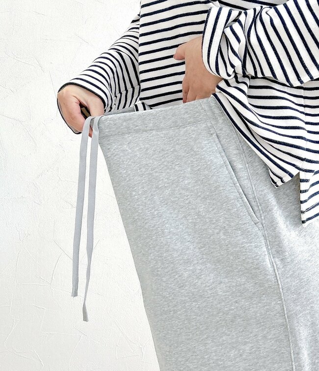 ポッカポカで細見え…！無印良品の「楽ちんスカート」脚がスラッと長く見えるし、春先まで大活躍！