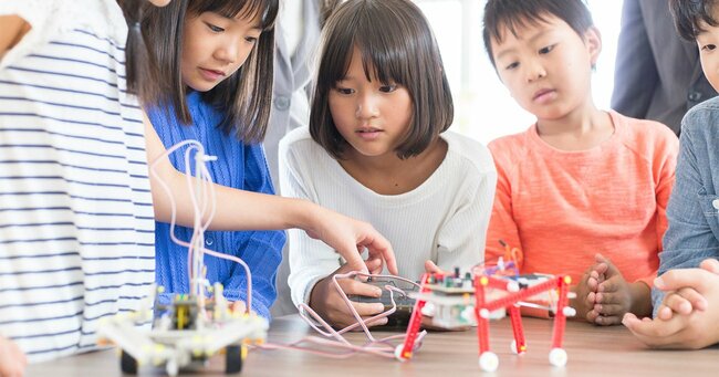 「ターミネーター」とは真逆!「食卓の隅で新聞を読むお父さん」型ロボットが人の心を動かす納得のワケ【開発者が語る】