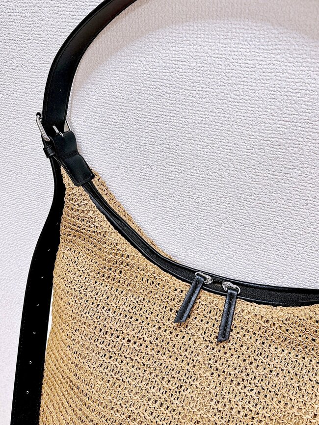 「高見え商品です」「荷物がたくさん入る」GUの“2990円バッグが”オシャレな上に大容量！「50代でもラフすぎずに持てそう」《購入レビュー》