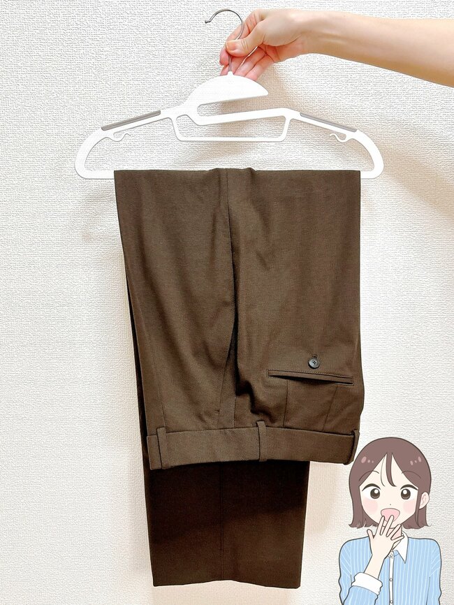 「家のハンガー全部変えました」「何度も購入しています」3COINS“多機能ハンガー”1本で何役もこなしてくれる優れものです!「もうこれしか使えません」