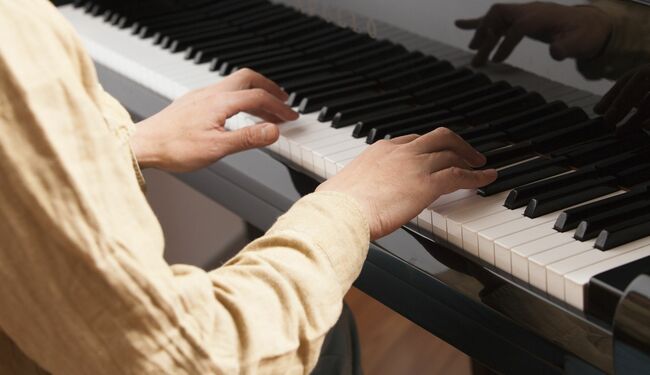 「大人ピアノ」が密かなブーム、初心者でも様になる練習法を現役ピアニストが伝授