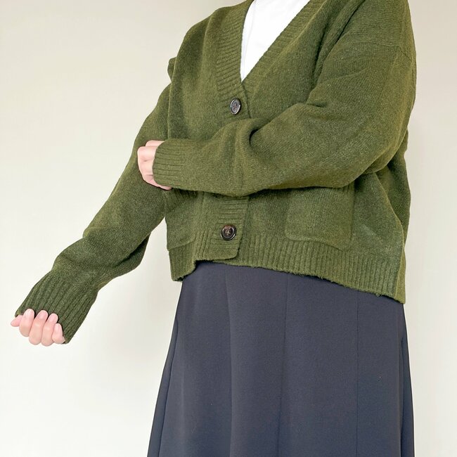 「今年1番買ってよかった」ユニクロの“楽ちんカーディガン”たっぷり着回せて優秀!「ショート丈可愛い」「軽くて暖かい最高」