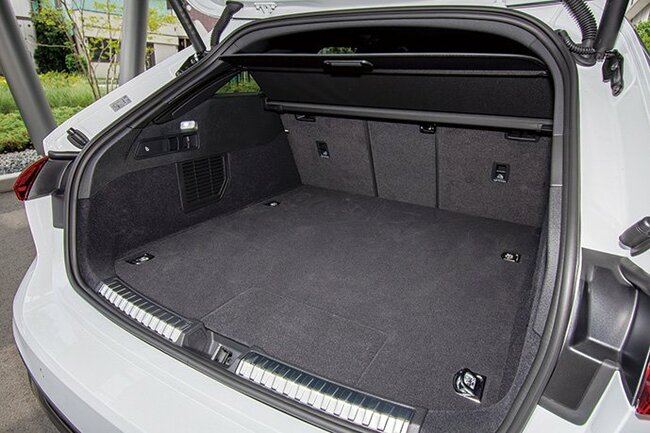 アウディA5アバントTFSI e-hybridクワトロSライン荷室
