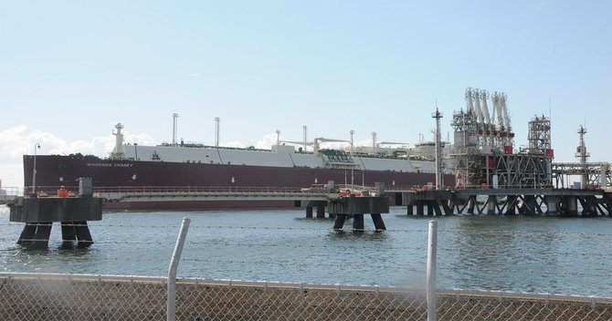 日本のエネルギーを支えるLNGを巡り、業界を跨いだ超再編構想が浮上している