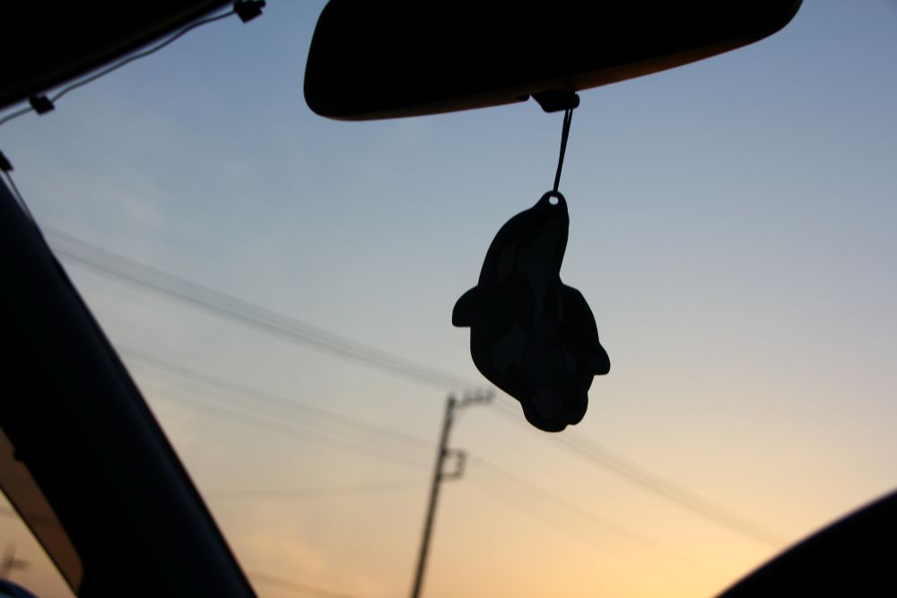 最悪、失明します...クルマのドレスアップで絶対NGな「意外なモノ」とは？