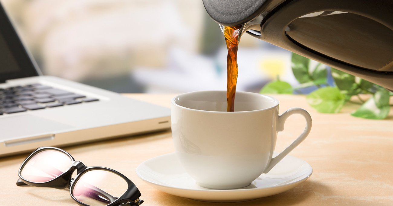 在宅ワークでカフェイン過剰摂取を防ぐ「デカフェコーヒー」の選び方 - News&Analysis
