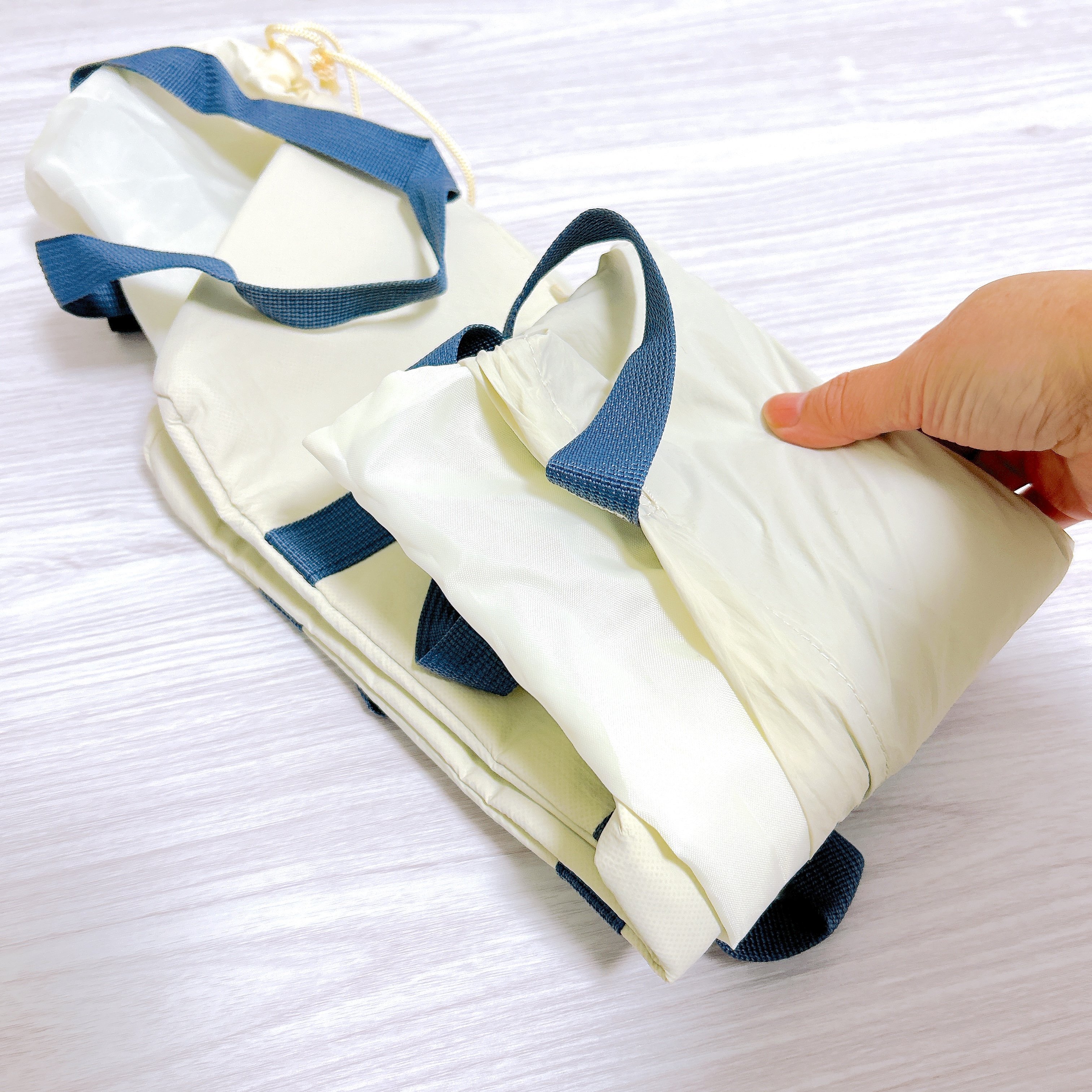 「セルフレジに最適」ガバっと開いて使いやすい!3COINSの“大容量エコバッグ”カゴいっぱいの商品がまるっと入った!「楽に詰めることができて良い」「とても重宝しています」