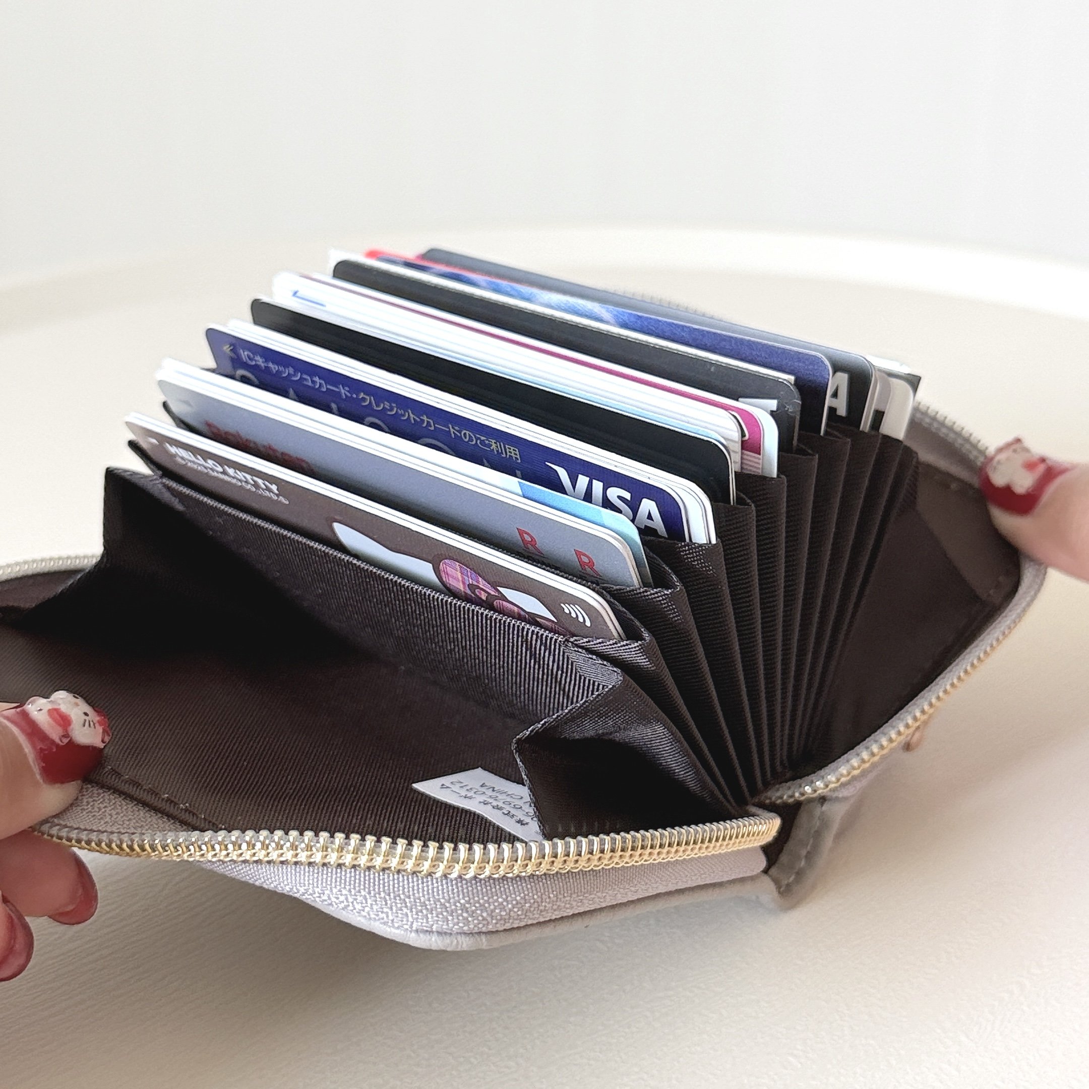 【しまむら】小銭が取りやすくて感動！1419円の「高見えミニ財布」カードが29枚も入って収納力すごい！《購入レビュー》
