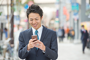 スマホ依存が人間の脳に与える2つの悪影響