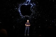 アップルにケンカ売るマスク氏、双方にリスク