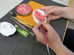 身体の欠損を補塡する「エピテーゼ」で依頼者のQOL向上に貢献する