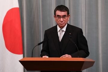 河野氏 vs. ファクス　旧テクノロジー巡る戦い