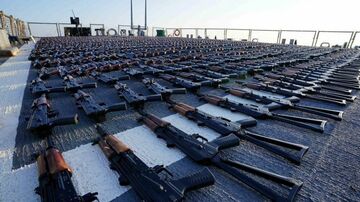 押収したイランの武器、米がウクライナに供与検討