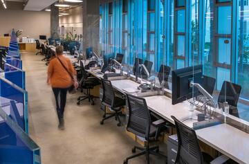米大手企業、新規雇用なしの成長目指す AI活用