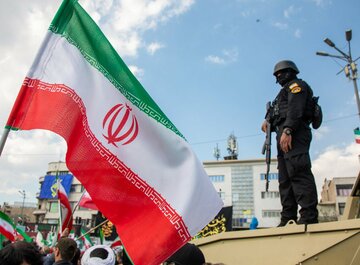 イラン政府内で路線対立、対米交渉の足かせに