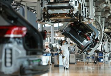 テスラ車どこまでグリーン？ EVの不都合な真実