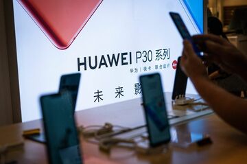 トランプ政権、ファーウェイとの取引ライセンス付与を承認