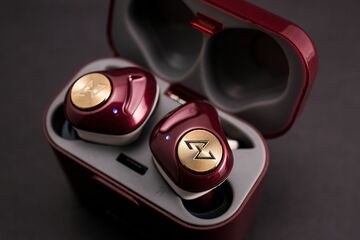 切れにくい完全ワイヤレス目指すAVIOT、100時間使える新モデルも