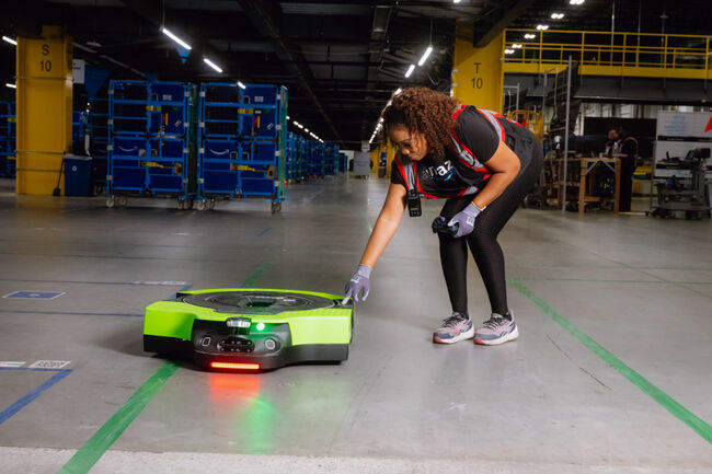 アマゾン、倉庫ロボットが人間の数を上回る見通し