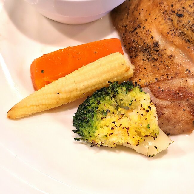 「すかいらーく時代から愛してます」ガストの“平日限定ランチ”が何度も食べたくなる美味しさ！「かなりジューシーで旨い」「ソースがメチャうま！」