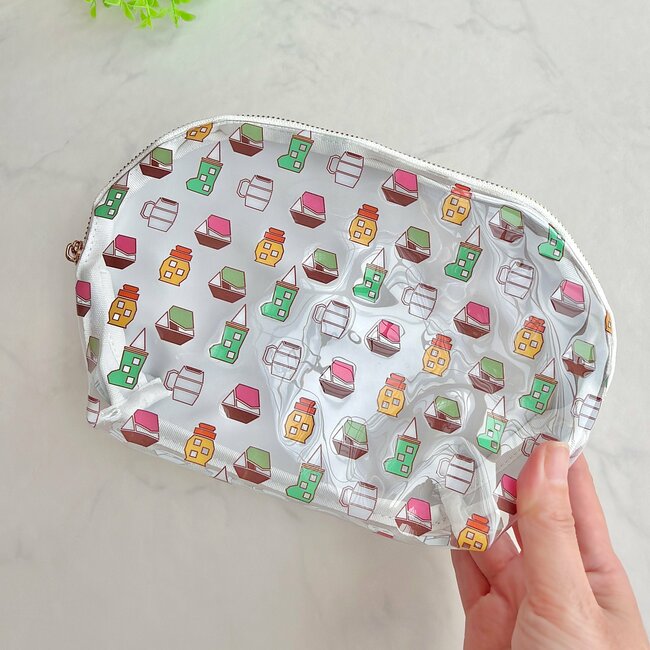 コメダ珈琲ファンが感動…!ドリンクのイラストが可愛い「クリアポーチ」カラフルで気分がアガるし、ガバッと開いて使いやすい!