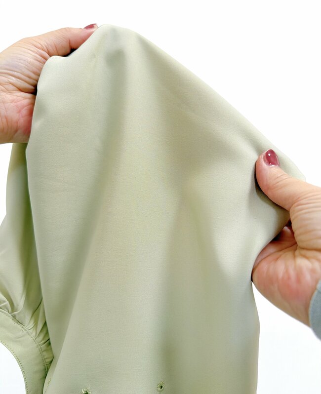 「まさかワークマンでこんな可愛いブラウスに出会えるとは！」1780円の“華やかトップス”ふんわりしたシルエットが素敵！「とても可愛いデザインで気に入りました」「サラッとしていて着心地よいです」