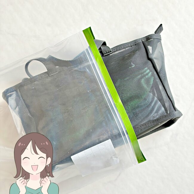 「濡れてもすぐ乾く」「汚れが目立たない」無印良品の“風通しのいいポーチ”ポケット豊富で優秀すぎる！「追加で購入予定です」