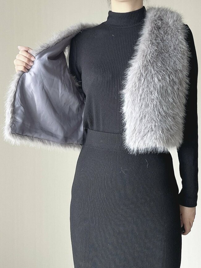 1639円とは思えない…！しまむらの「ふわもこベスト」サッと羽織るだけでコーデがおしゃれ見えするの！