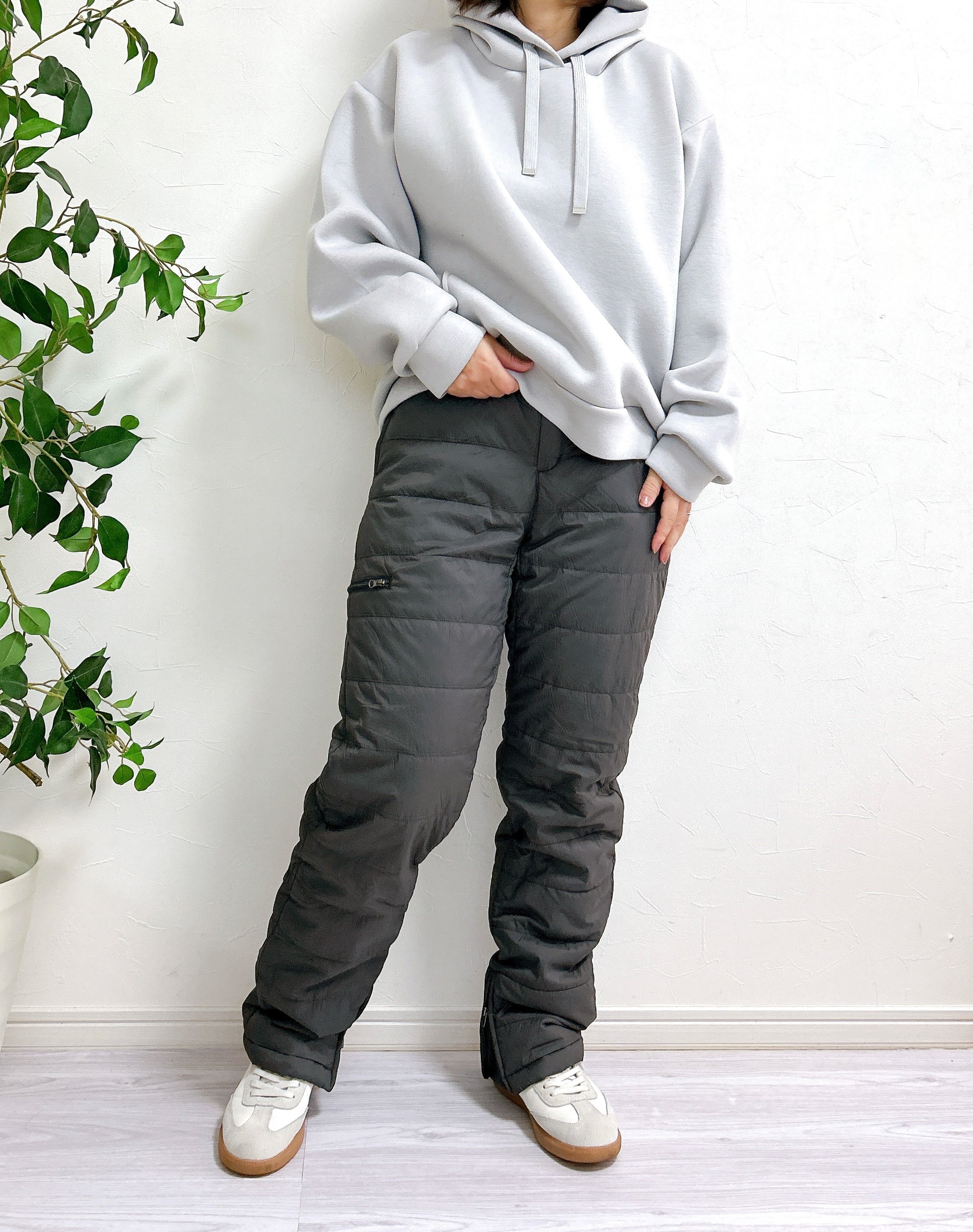 「冬の必需品!」ワークマンの“寝袋みたいなパンツ”がポカポカすぎて手放せない…!「寒さゼロ!」「暖かくてやめられない」