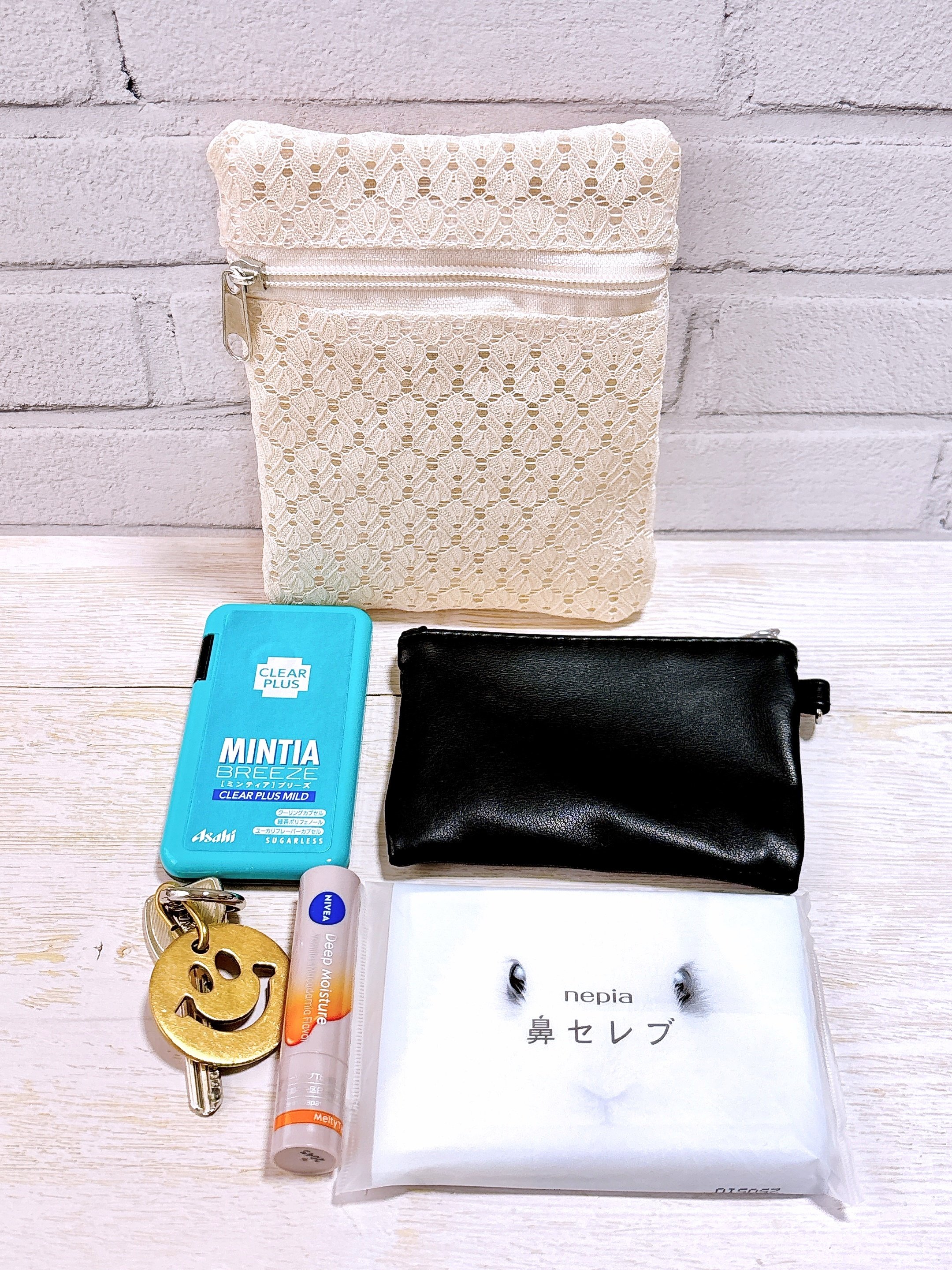 バッグにポケットがないときに大助かり!ダイソーの“移動できる収納ポケット”小物がサッと取り出せて便利すぎる!