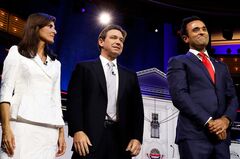 米大統領選共和党討論会 ヘイリー氏砲火浴びる