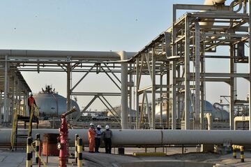 サウジなどOPEC加盟国、減産拡大を検討　増産計画から一転