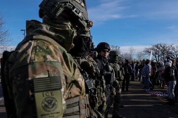 米移民当局の作戦に不信感を抱き始めた州警察