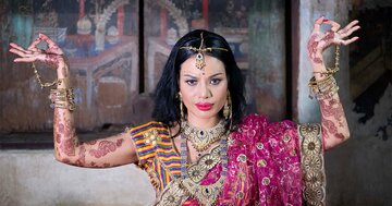 インド映画が踊りまくるのはなぜ?年間製作約2000本、世界一の映画大国に見る特殊な事情