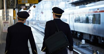 従業員の不満投稿が多い「ブラック企業」ランキング2025上半期【航空・鉄道ワースト3】3位はJR西日本と名鉄、1位と2位は？